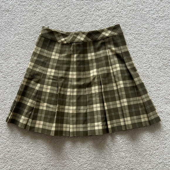 Aritzia Sunday Best Pleated Skirt - Picture 1 of 3